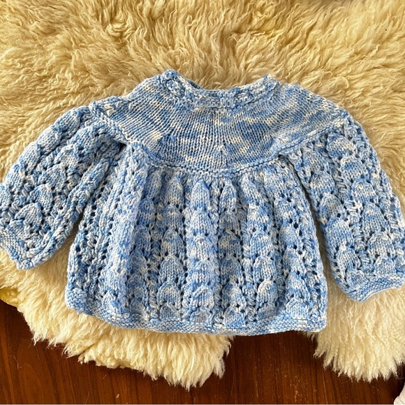 Handmade Baby Girl/Boy Knit Button Up & Tie Sweater 6-9 Months White & Blue New - Picture 4 of 8